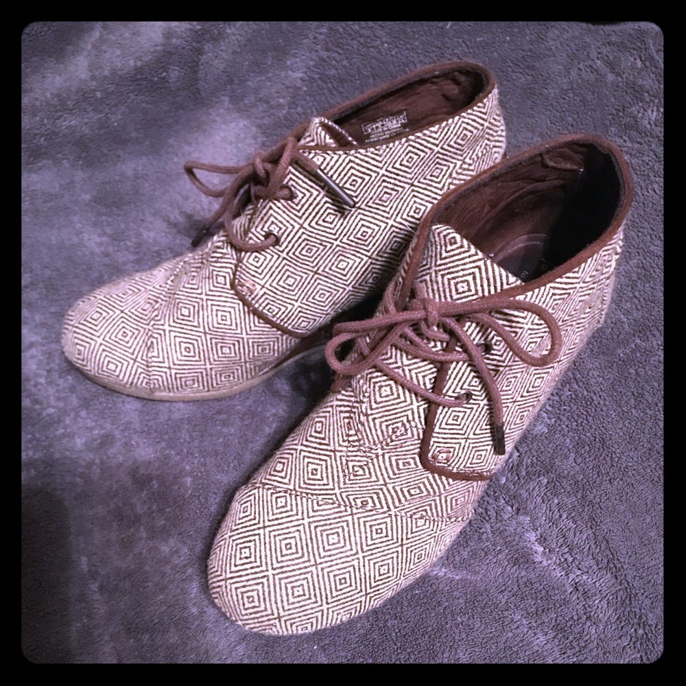 TOMS desert wedge bootie